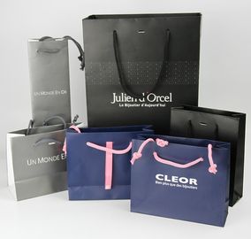 Sac en papier pliable recouvert sur mesure pour cadeau de luxe Sac de magasinage en papier avec poignée à corde