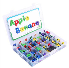 Des lettres et des chiffres magnétiques pour enfants.
