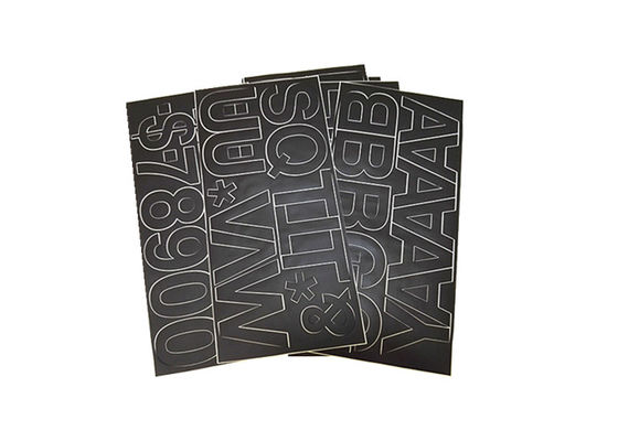Des autocollants de papier personnalisés de haute durabilité en vinyle, des lettres adhésives amovibles, parfaites pour la signalisation et la décoration.