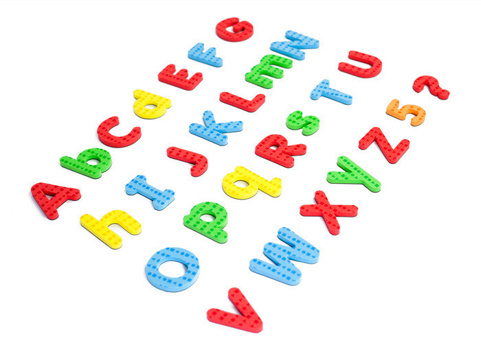 Ensemble d'alphabets et de chiffres magnétiques - 130 pièces - Lettres et chiffres magnétiques colorés pour enfants - Apprentissage éducatif et jeu créatif